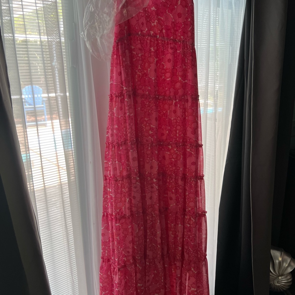 Must see!  Perfect for cruise, fancy summer party.  Gorgeous!  Never worn